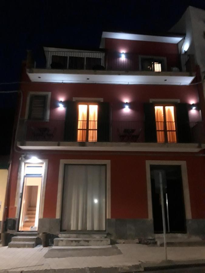 Bed & Breakfast Dietro Le Mura Aci Castello Exterior photo