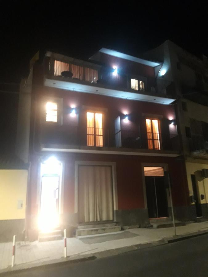 Bed & Breakfast Dietro Le Mura Aci Castello Exterior photo