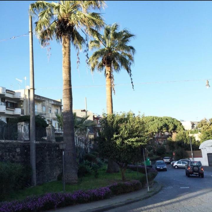 Bed & Breakfast Dietro Le Mura Aci Castello Exterior photo