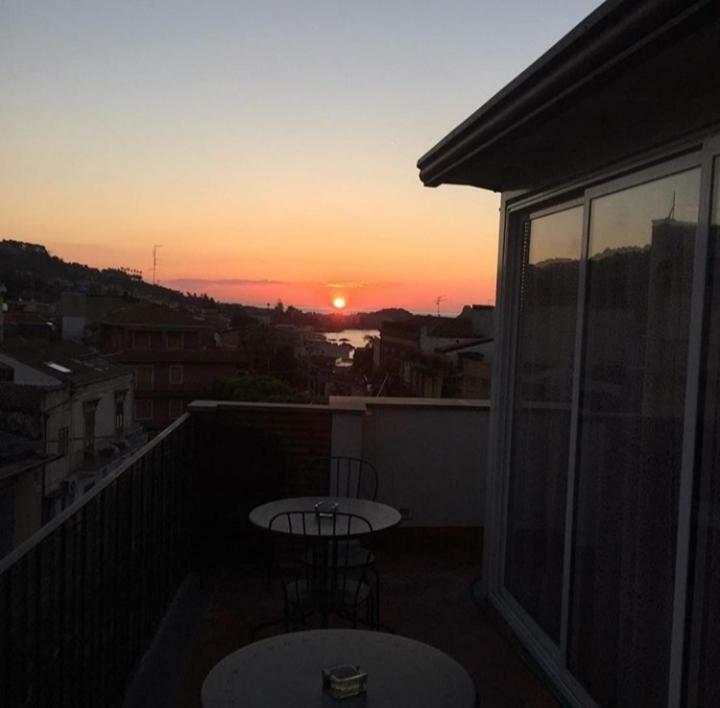 Bed & Breakfast Dietro Le Mura Aci Castello Exterior photo