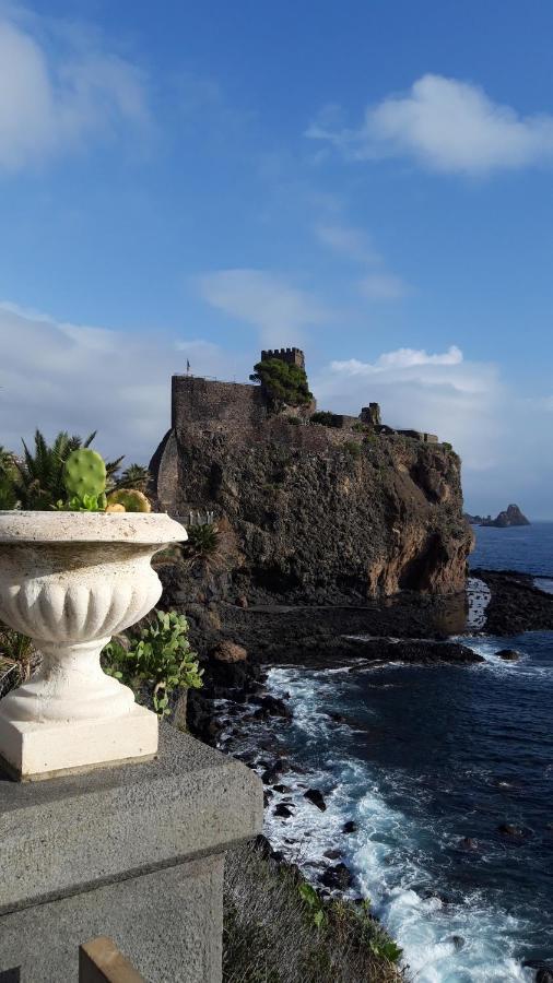Bed & Breakfast Dietro Le Mura Aci Castello Exterior photo