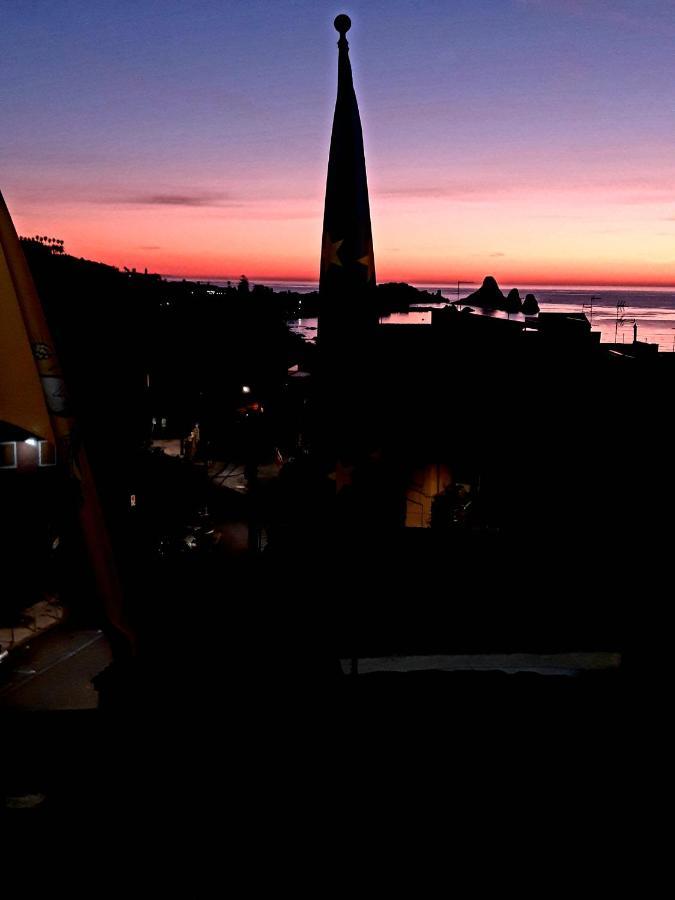 Bed & Breakfast Dietro Le Mura Aci Castello Exterior photo